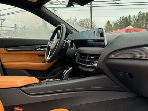 Used 2026 Cadillac CT5 V w/ Platinum Package image 10