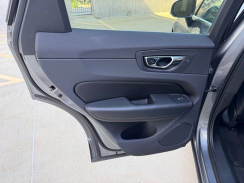 Used 2019 Volvo XC60 T5 Momentum w/ Premium Package AWD/4WD image 21