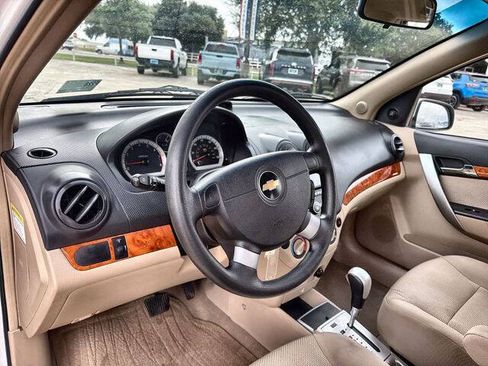 Used 2009 Chevrolet Aveo LT w/ Power and Convenience Package FWD image 10