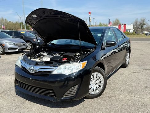 Used 2014 Toyota Camry LE image 33
