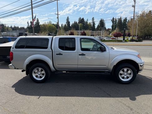 Used 2005 Nissan Frontier SE w/ (P01) Power Pkg AWD/4WD image 11