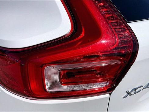 Used 2025 Volvo XC40 B5 Core AWD/4WD image 32