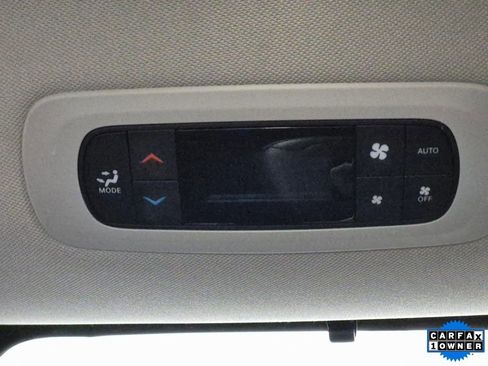 Used 2024 Chrysler Pacifica Touring-L image 21