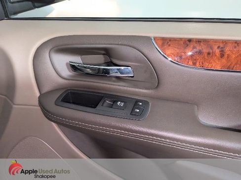 Used 2014 Chrysler Town & Country Touring-L w/ Driver Convenience Group image 42