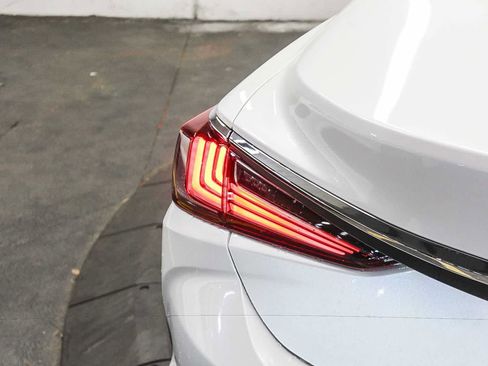 Certified 2025 Lexus ES 350 w/ Accessory Package (Z2) FWD image 9