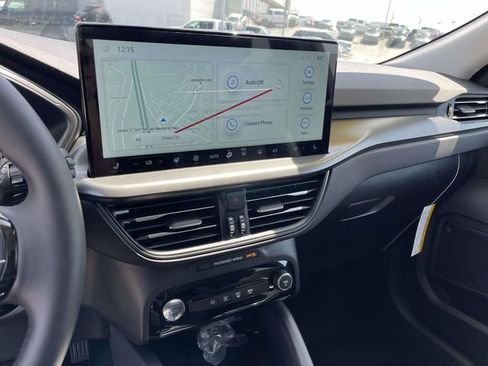 New 2025 Ford Escape SE FWD image 17