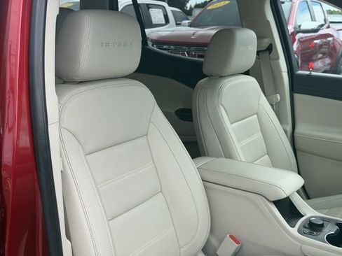 Used 2023 GMC Acadia Denali w/ Denali Ultimate Package FWD image 19