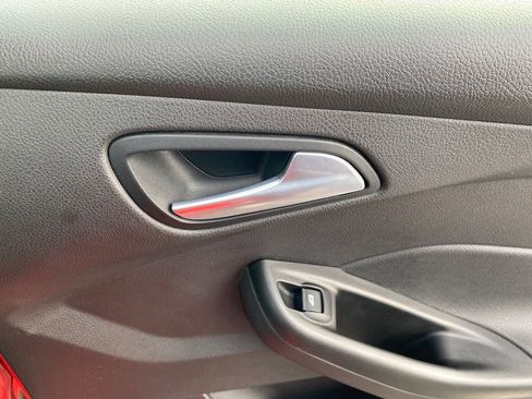 Used 2017 Ford Focus SE image 14