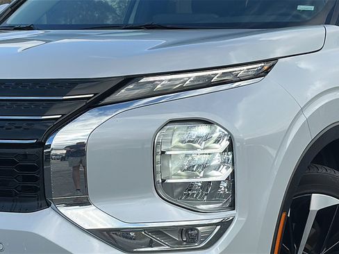 Used 2024 Mitsubishi Outlander SE image 4