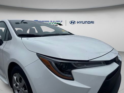 Used 2025 Toyota Corolla LE FWD image 32