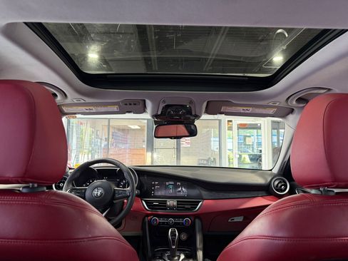 Used 2021 Alfa Romeo Giulia Sprint w/ Sun & Sound Package image 18