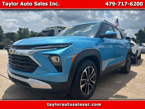 Used 2025 Chevrolet TrailBlazer LT w/ Convenience Package FWD image 1