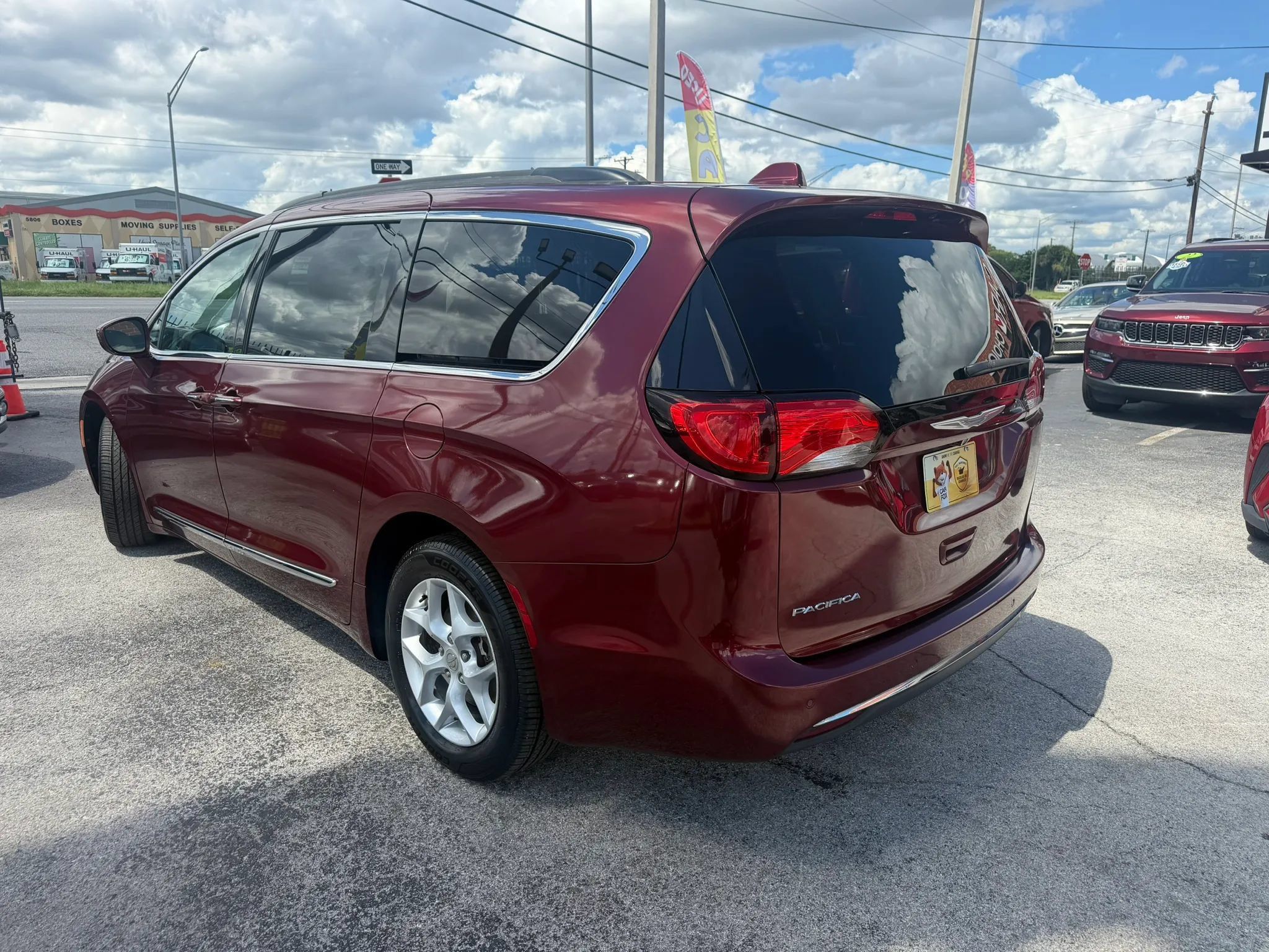 Used 2017 Chrysler Pacifica Touring-L w/ Tire & Wheel Group FWD image 6