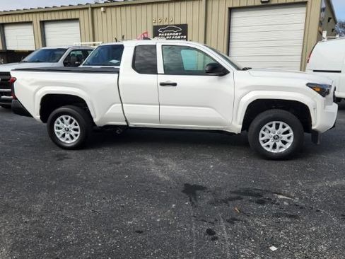 Used 2024 Toyota Tacoma SR image 1