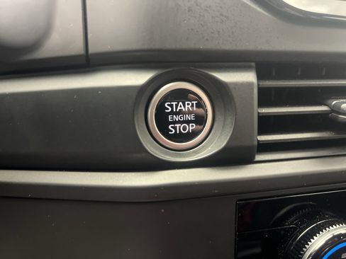 Used 2024 Nissan Pathfinder S image 17