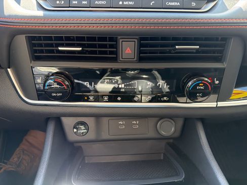 Used 2025 Nissan Rogue SV AWD/4WD image 27
