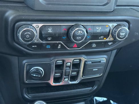 Used 2023 Jeep Wrangler Unlimited AWD/4WD image 23