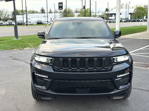 Used 2025 Jeep Grand Cherokee Limited w/ Black Appearance Package image 5