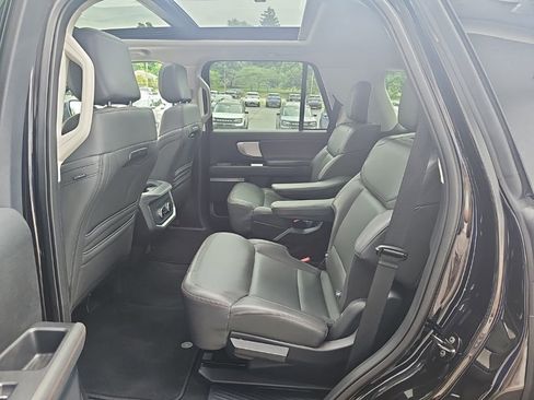 Used 2025 Ford Expedition Active AWD/4WD image 12