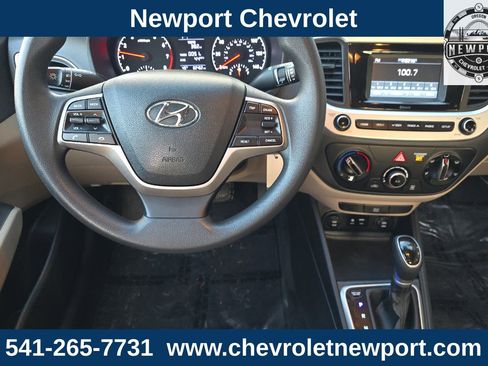 Used 2022 Hyundai Accent SE image 15