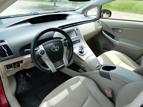 Used 2015 Toyota Prius Four FWD image 10