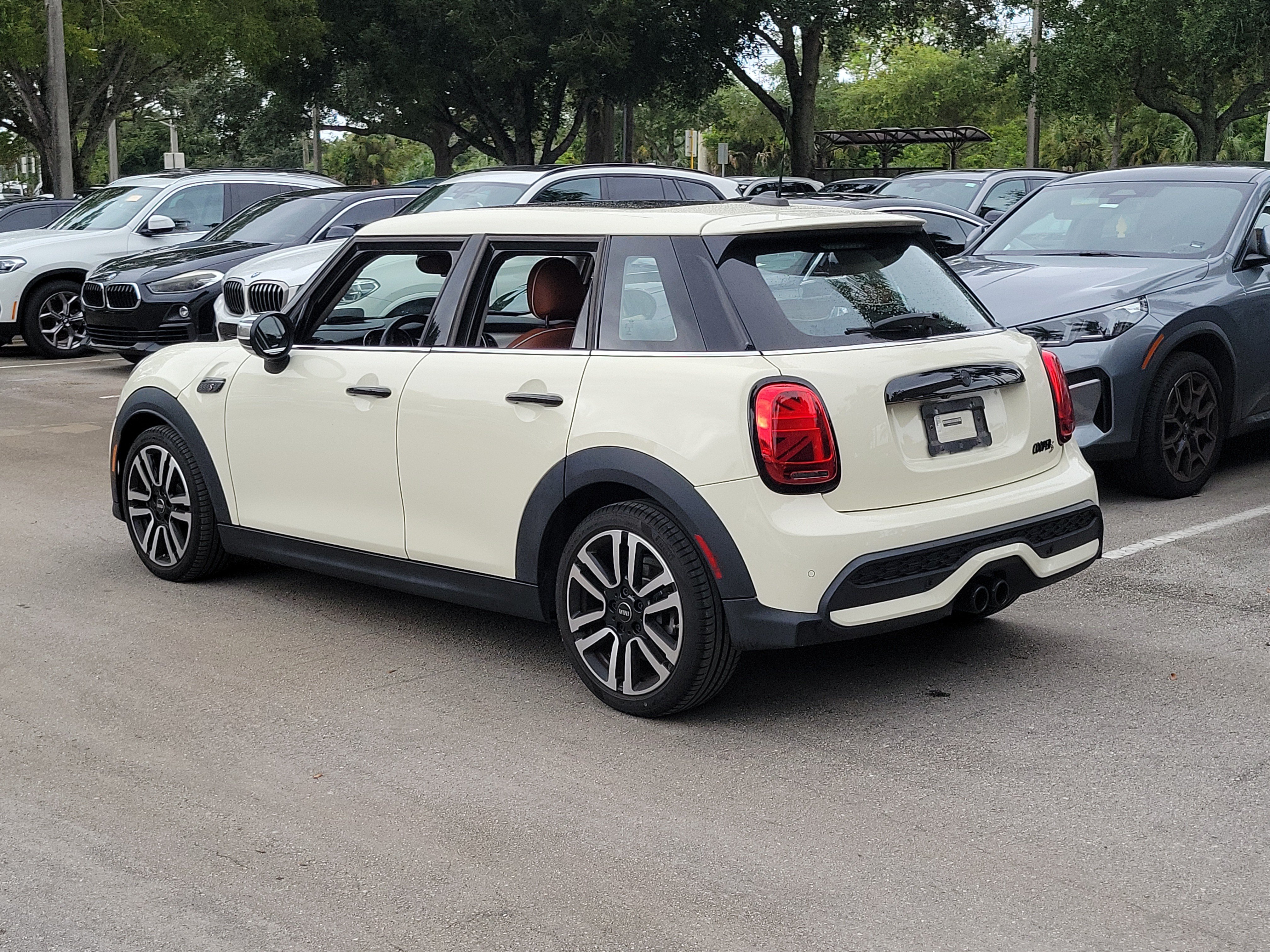 Used 2022 MINI Cooper S FWD image 5