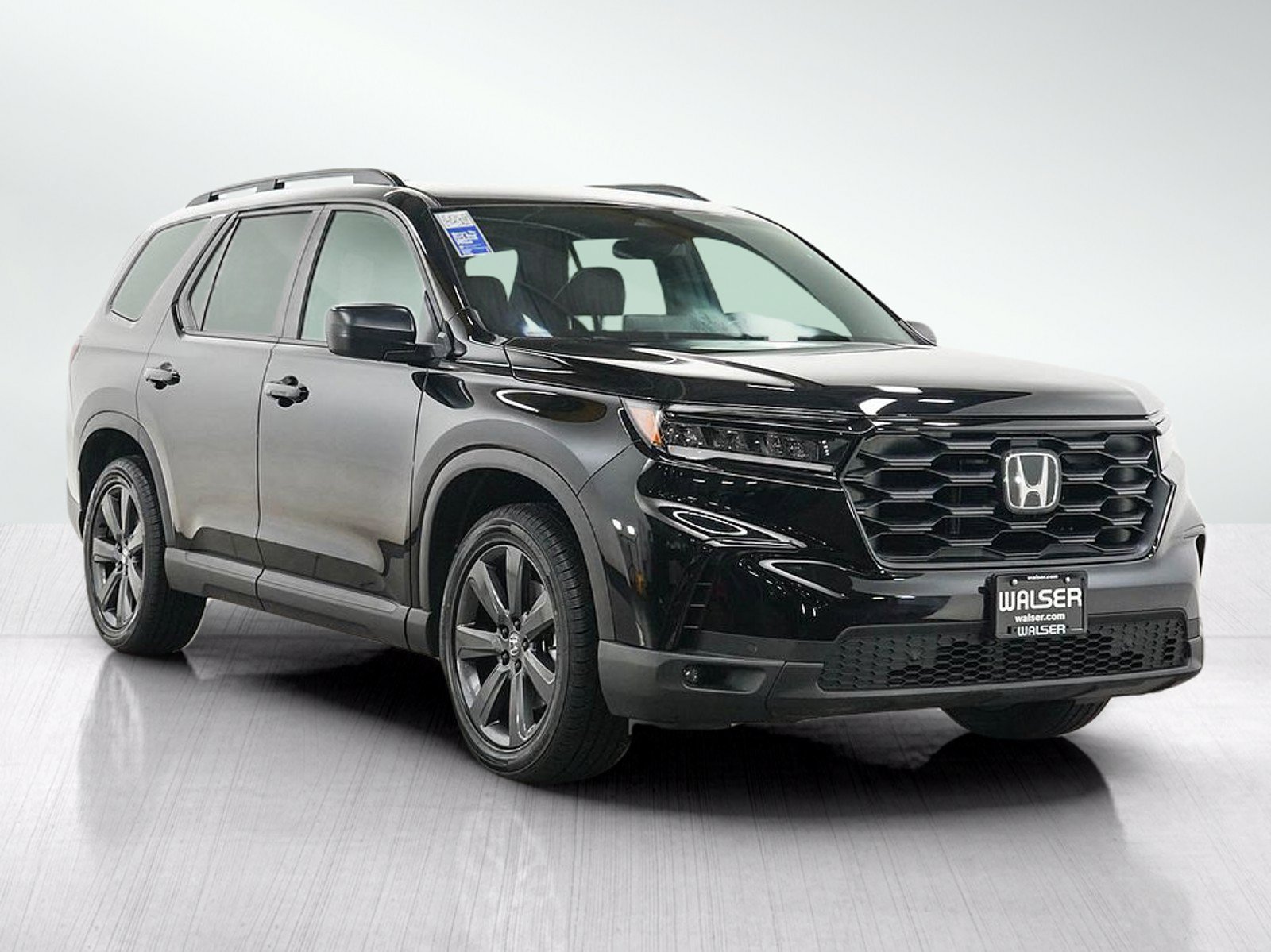 Used 2025 Honda Pilot Sport image 7