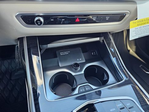 New 2026 BMW X7 M60i image 22