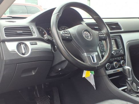 Used 2012 Volkswagen Passat 2.5 SE FWD image 7