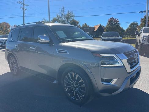 Used 2024 Nissan Armada Platinum image 7