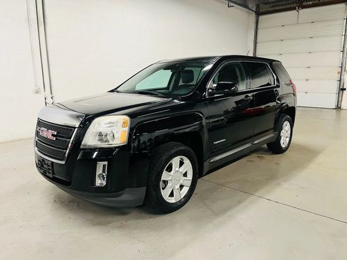Used 2013 GMC Terrain SLE FWD image 2