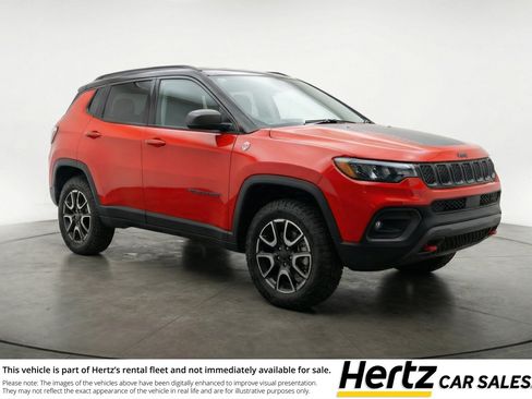 Used 2025 Jeep Compass Trailhawk AWD/4WD image 1