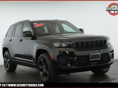 Used 2023 Jeep Grand Cherokee Altitude