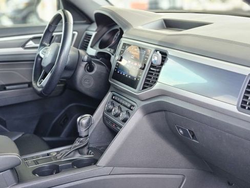 Used 2021 Volkswagen Atlas Cross Sport SE w/ Panoramic Sunroof Package FWD image 13