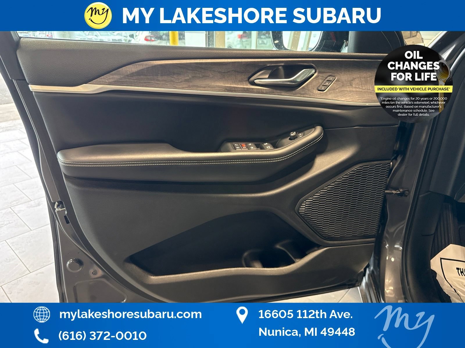 Used 2023 Jeep Grand Cherokee Limited AWD/4WD image 11