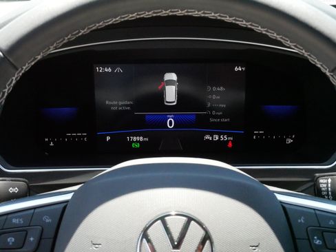 Certified 2023 Volkswagen Tiguan SE w/ Panoramic Sunroof Package AWD/4WD image 21