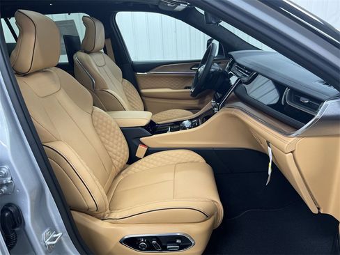 Used 2023 Jeep Grand Cherokee L Summit image 23