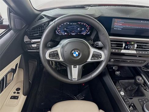 Used 2025 BMW Z4 M40i w/ Premium Package image 24