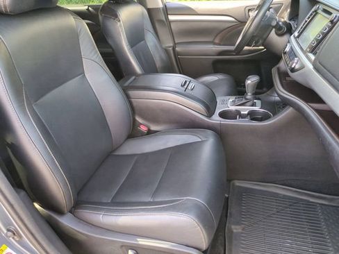 Used 2018 Toyota Highlander XLE AWD/4WD image 24