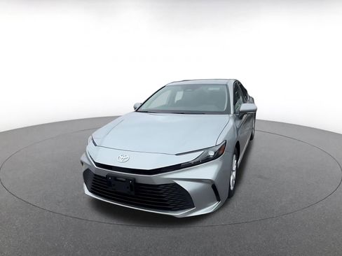 Used 2025 Toyota Camry LE FWD image 8
