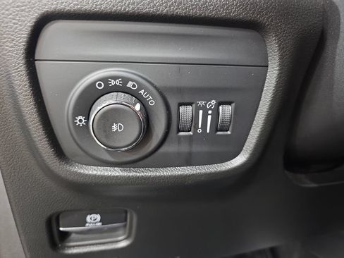 Used 2023 Jeep Grand Cherokee L Limited w/ Luxury Tech Group II AWD/4WD image 25
