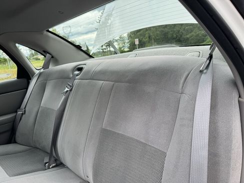 Used 2005 Ford Taurus SE FWD image 15