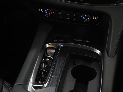 Used 2023 Buick Enclave Essence image 16