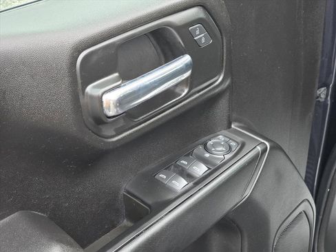 Used 2023 Chevrolet Silverado 1500 Custom image 9