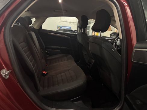 Used 2019 Ford Fusion SE FWD image 16