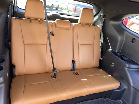 Used 2020 Toyota Highlander Platinum AWD/4WD image 26