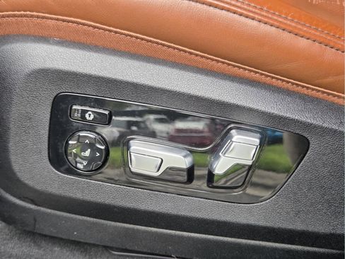 Used 2022 BMW X7 M50i w/ Dynamic Handling Package AWD/4WD image 25