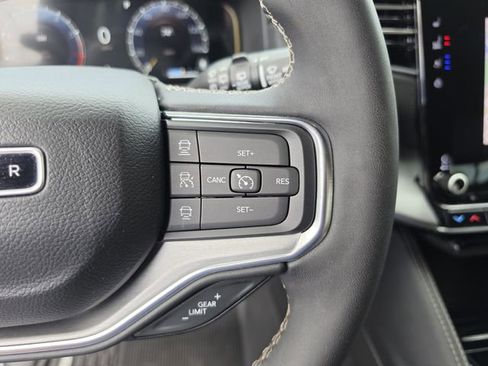 Used 2024 Jeep Wagoneer Series II AWD/4WD image 42