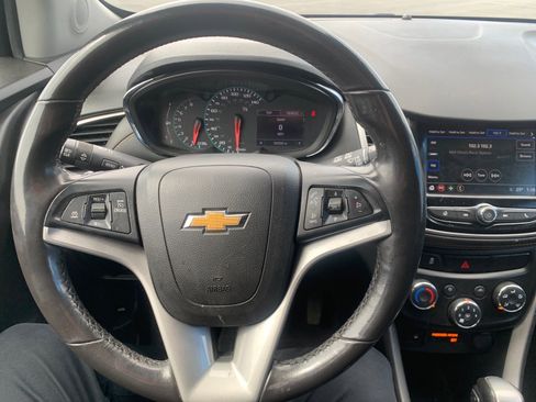 Used 2019 Chevrolet Trax LT w/ LT Convenience Package image 10