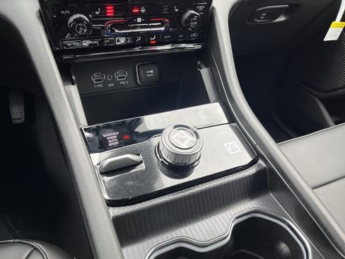 New 2025 Jeep Grand Cherokee L Limited w/ Black Appearance Package image 35